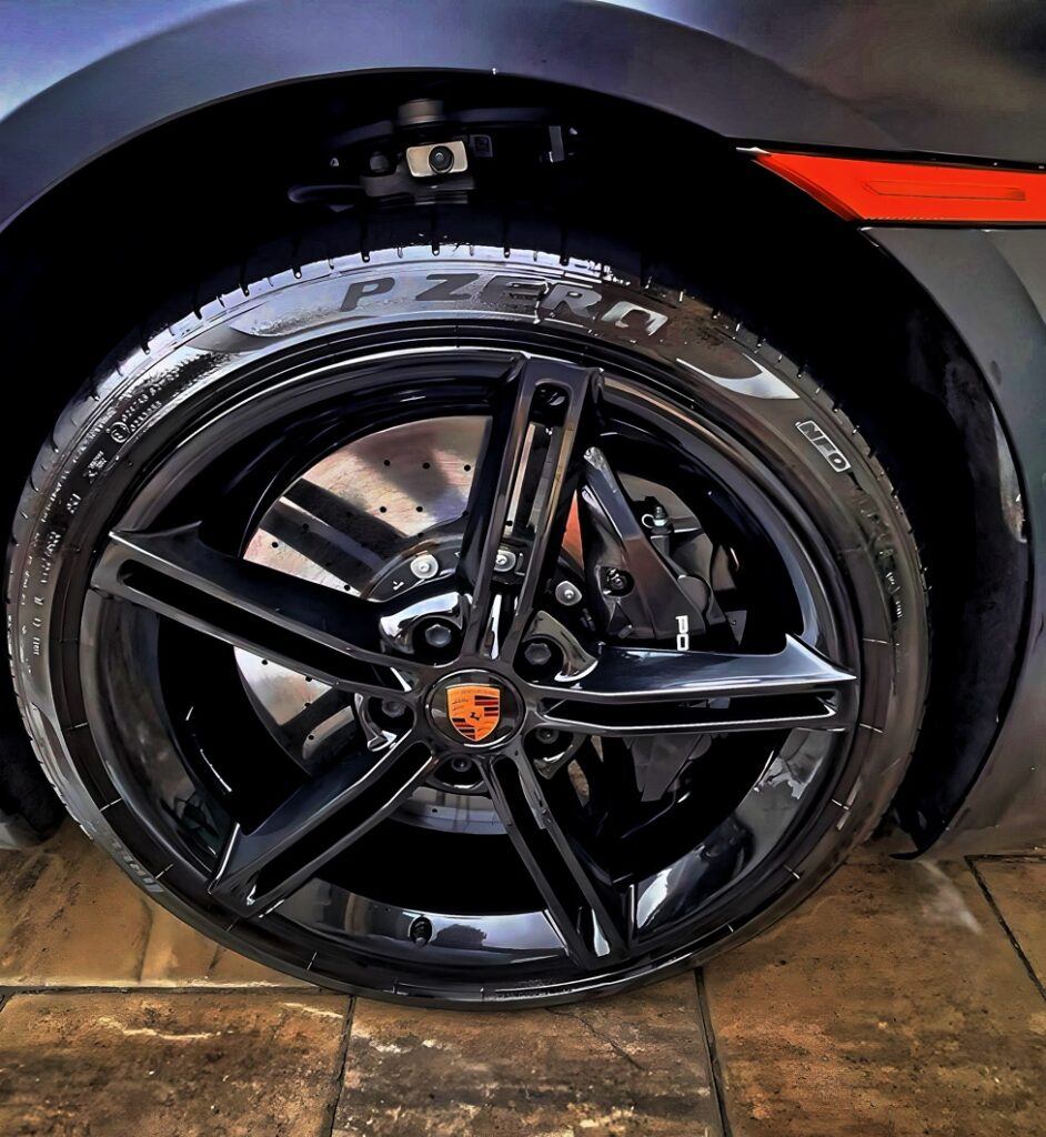 Porsche wheel perfectly cleaned and polished after professional detailing