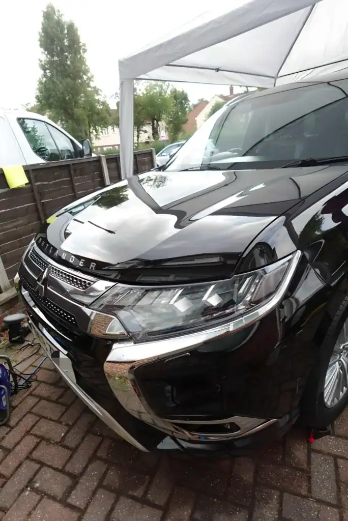 mirror finish on a Mitsubishi after a polish detail in Croydon